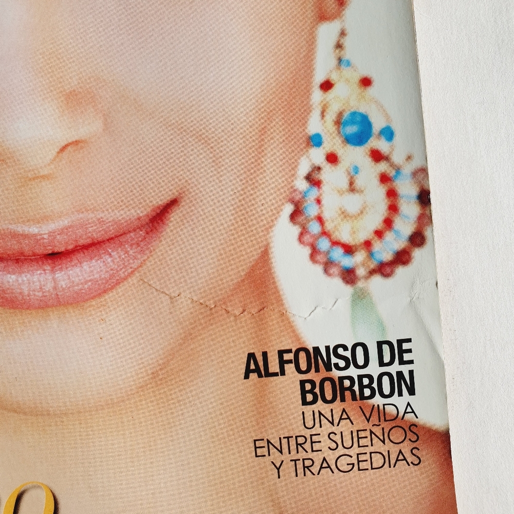 Vanidades Magazine April 7, 2009 - Patricia De Len - Alfonso De Borbon -Spanish View 2